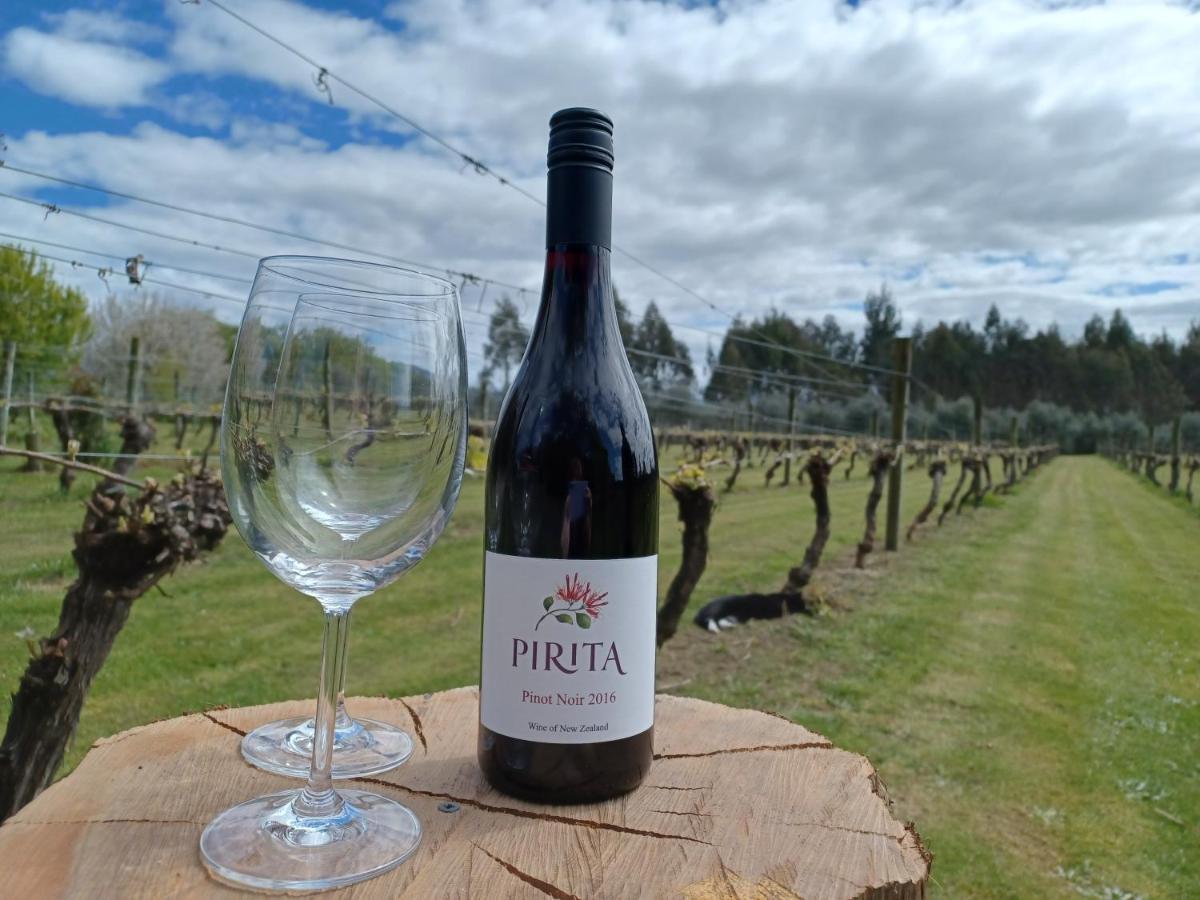 Pirita Vineyard Cottage. Upper Moutere Exterior photo